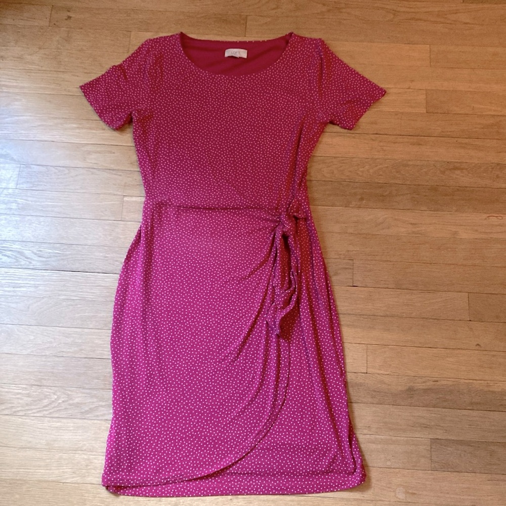 Reddish- pink polka dot short sleeve faux wrap w/tie size S dress by loft outlet